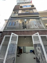 BÁN NHÀ PHỐ NGỤY NHƯ KON TUM 75 M2 Ô TÔ VÀO NHÀ.
