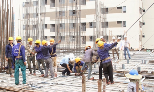 Chính sách siết vốn bất động sản của ngân hàng đang lung lay.