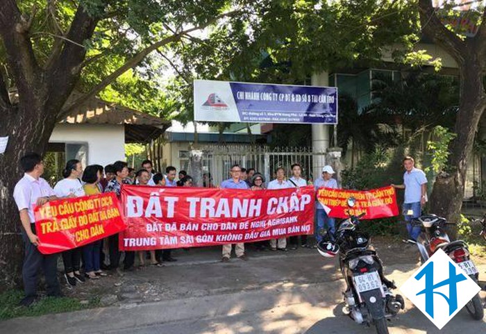 Công ty Xây dựng số 8 'bán nợ' gần 225 tỉ đồng, hàng trăm hộ dân phản đối